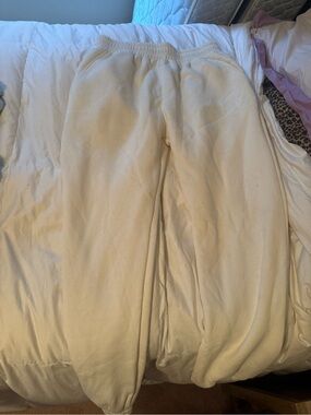 Lazuli label white sweatpants